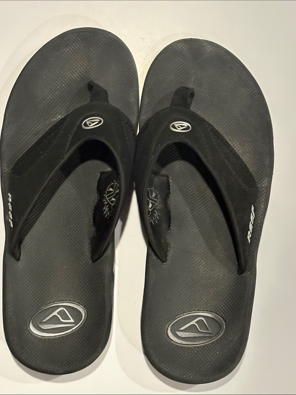 Reef Men’s Black Fanning Flip-Flop Sandals - Bottle Opener